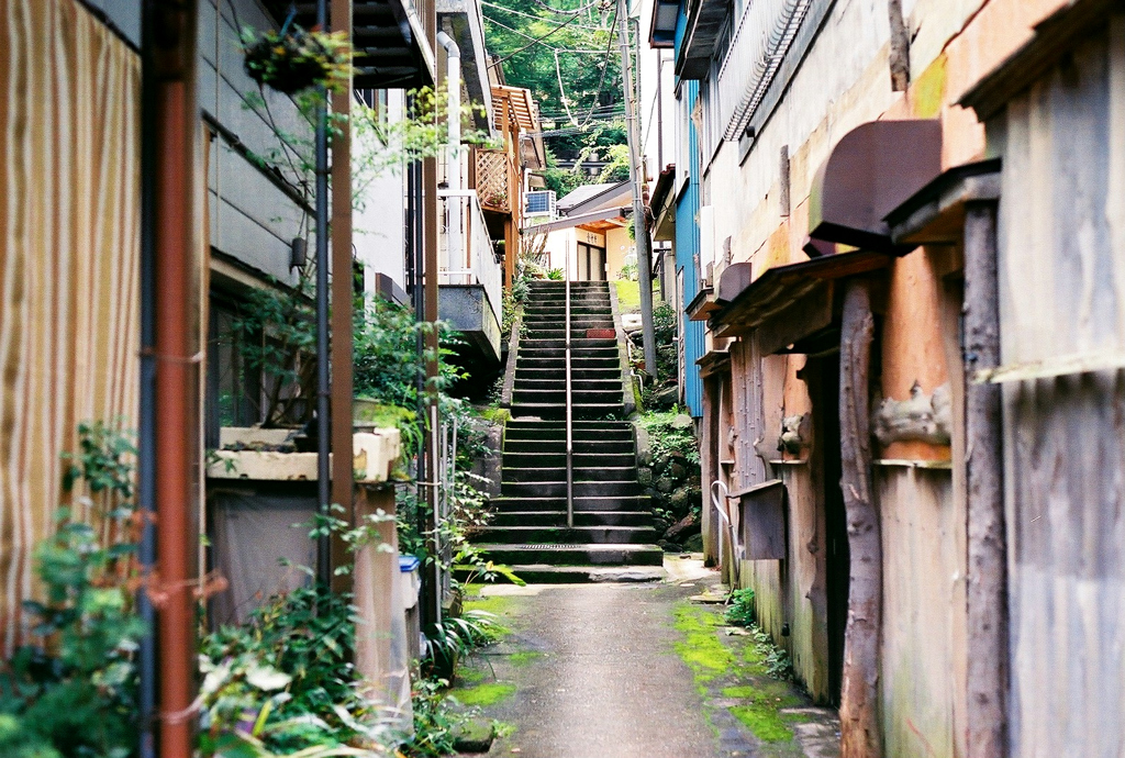 裏路地の階段