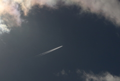 飛行機雲と彩雲