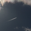 飛行機雲と彩雲