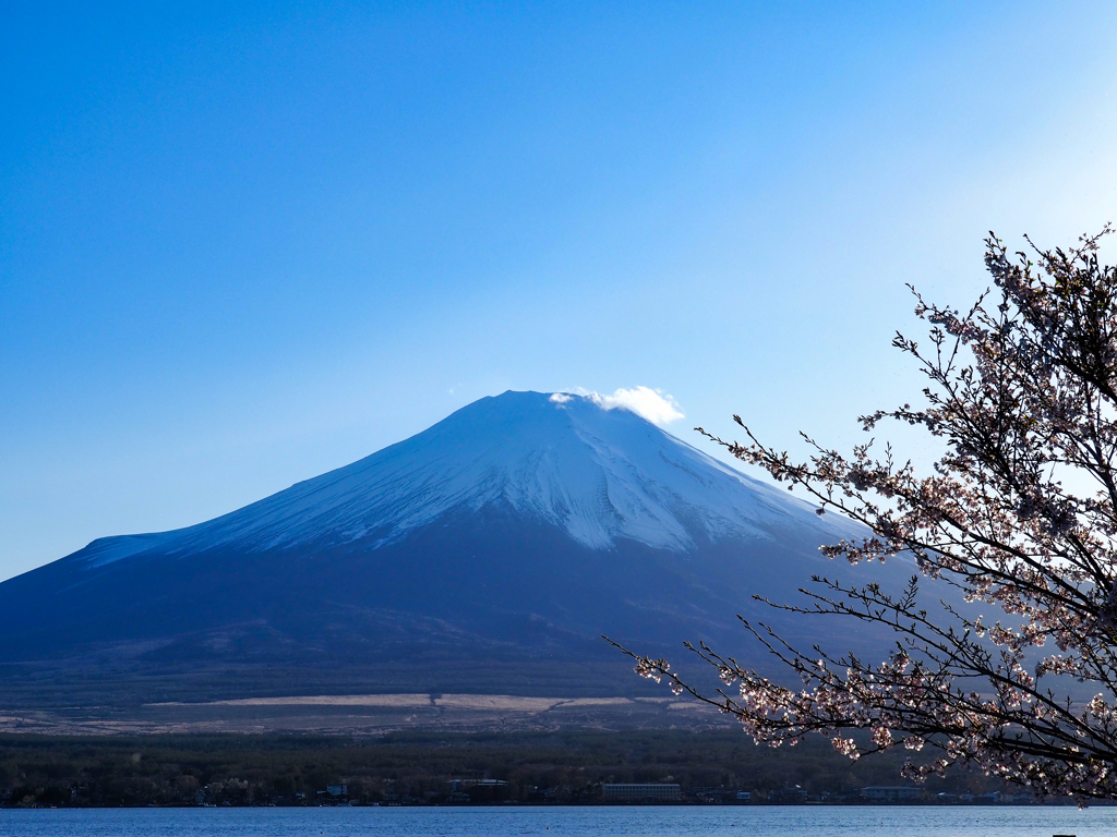 山梨県南都留郡山中湖村
