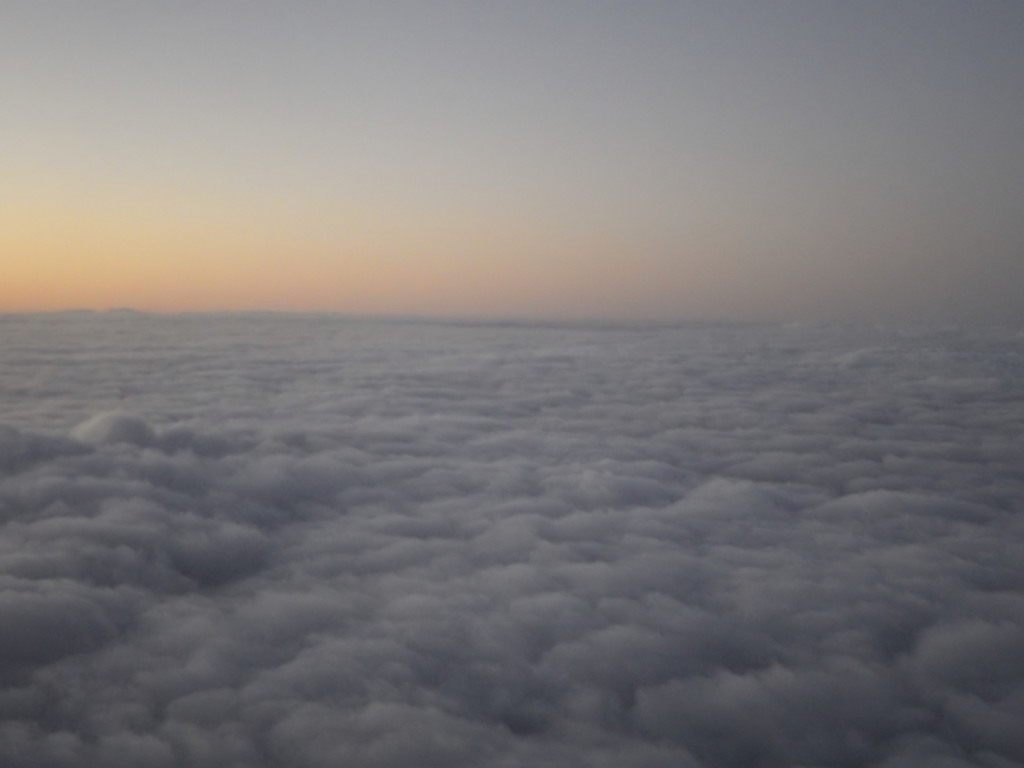 東シナ海上空