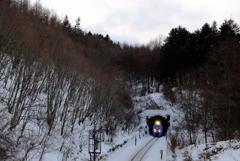 トンネルを抜ける