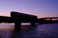橋梁を渡る列車