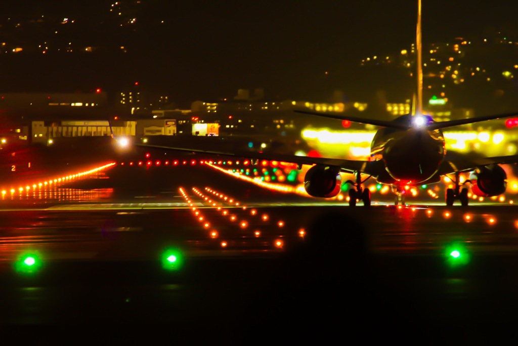夜中の伊丹空港