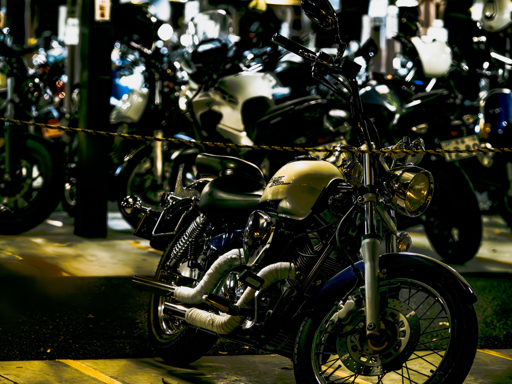 駐輪場に停まってたアメリカンバイク