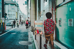 アフロ薔薇シャツ外国人 アフロ薔薇シャツ外国人