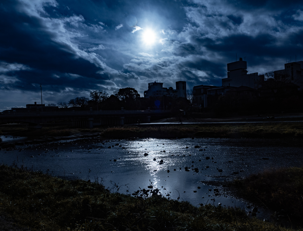 青の世界はとても寒い