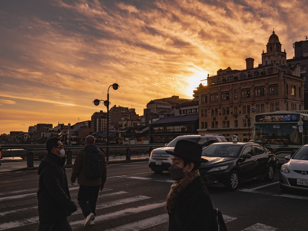 誰も空を見ない