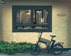 飲食店と電アシ自転車