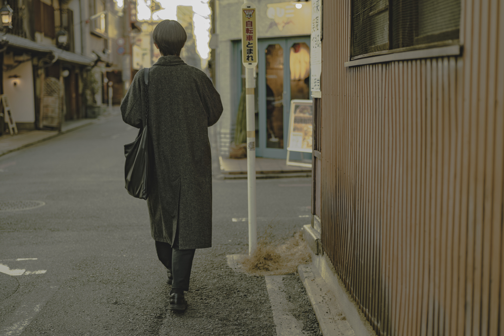 スラリとした若者