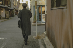 スラリとした若者