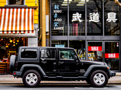 黒いジープ格好いいね