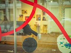 アート作品の設置作業中なのでしょう