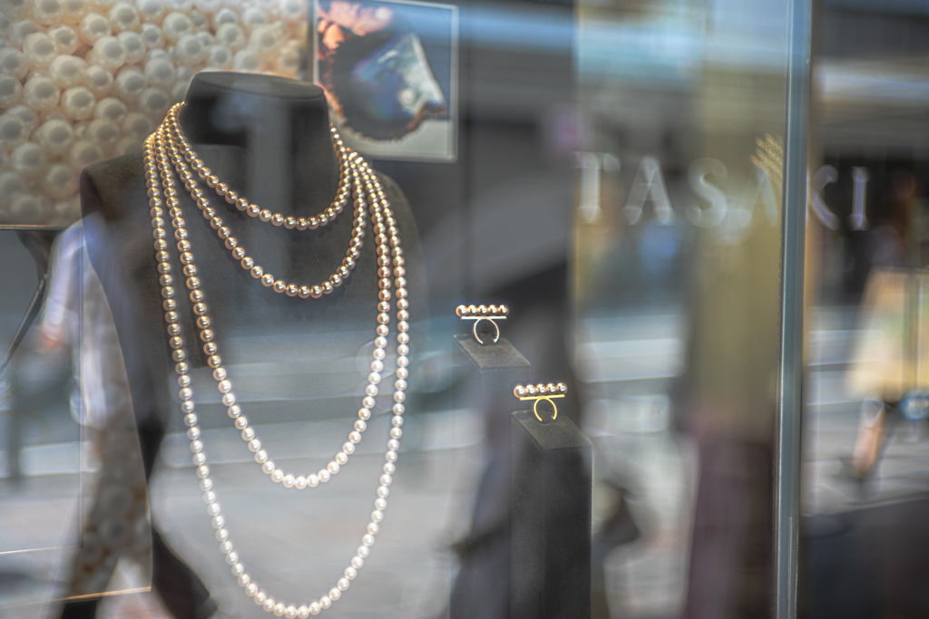 豪華な真珠のネックレス