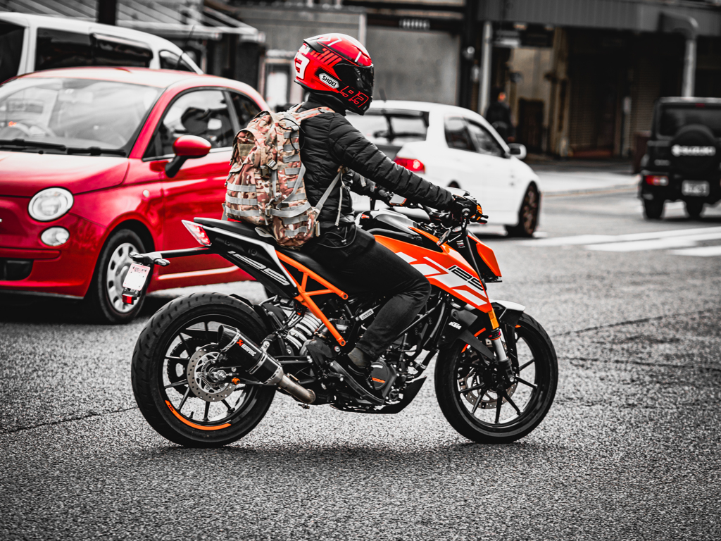 彼のバイクはKTM