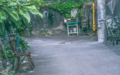 曲がり角にあった椅子
