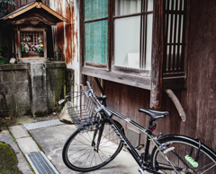 自転車を見張ってくれてるお地蔵さん