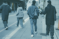 右端の男性の服のセンス良き