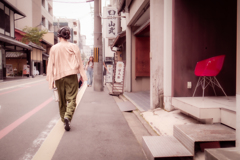 休日の京都の街を歩く
