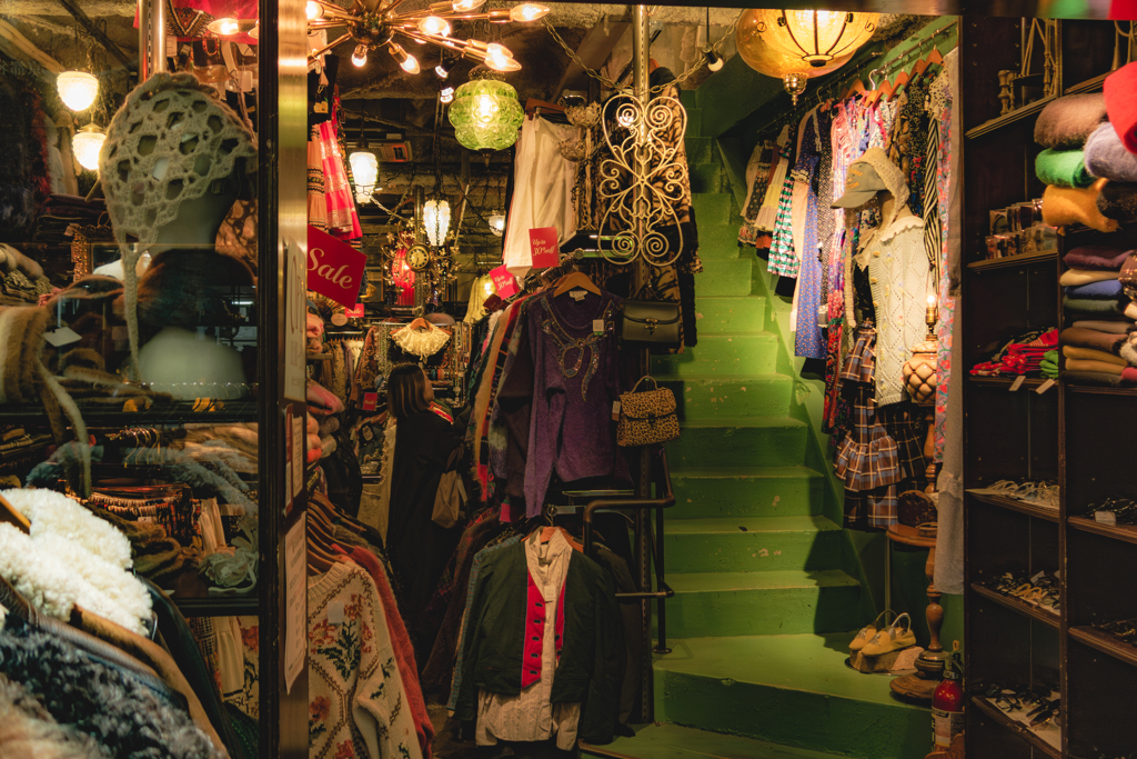 内装も服も素敵なお店