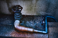 曲がりくねったパイプ