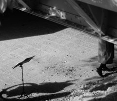 橋の下の演奏家