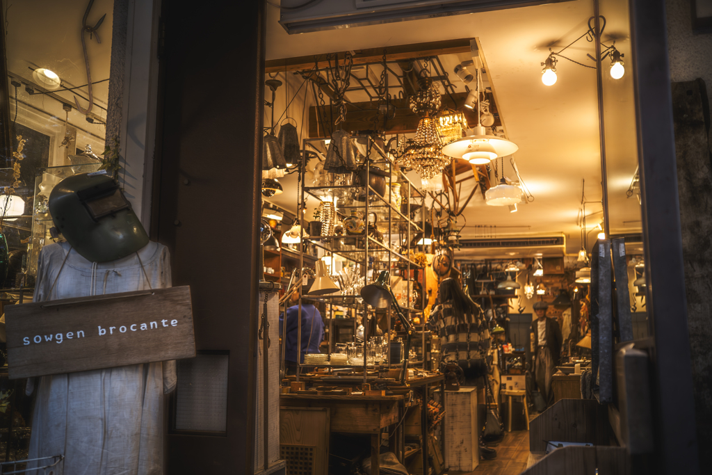 面白そうなアンティークショップ