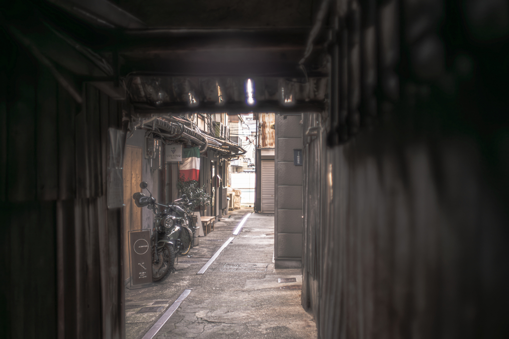 一筋入ると古い街