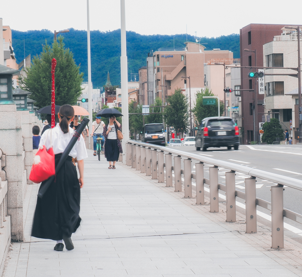 薙刀なのかな？