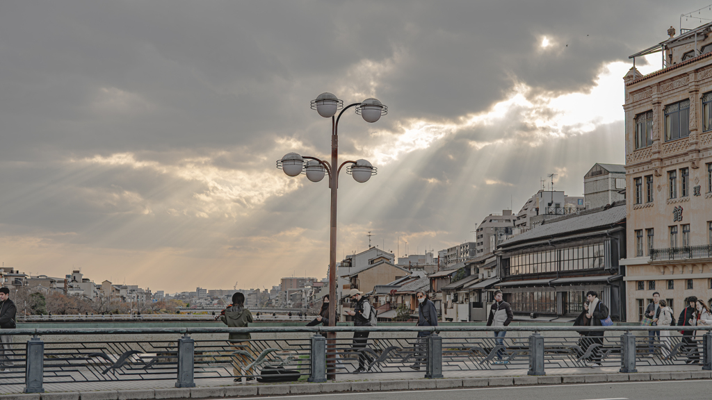 雲間から差す光