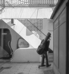 ギタリストはキックボーダー