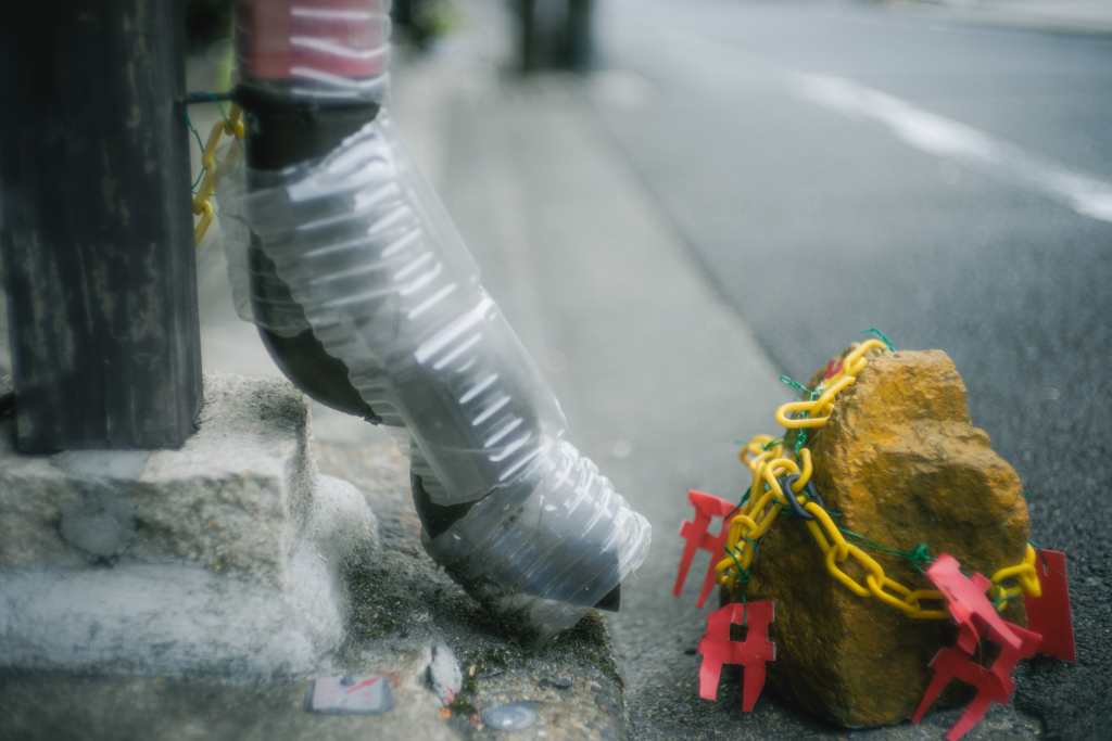 雨樋PETと鎖鳥居黄石