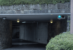 信号のある駐車場