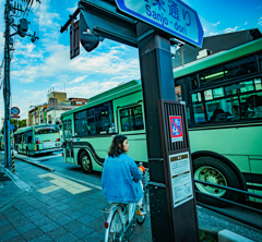 市バスめっちゃ来るやん
