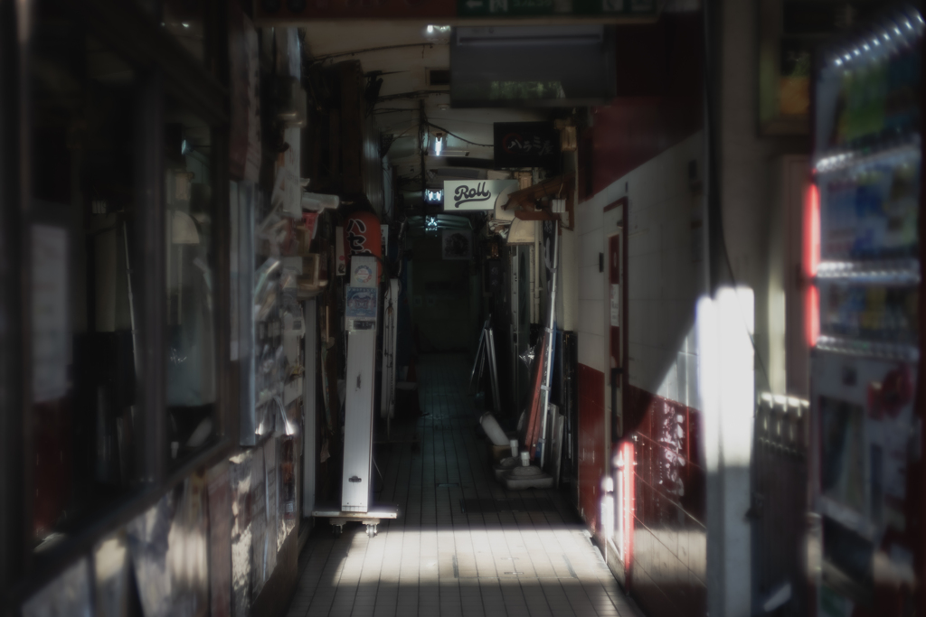 雑居ビルの廊下