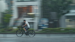 雨にも負けずチャリ漕ぐ青年