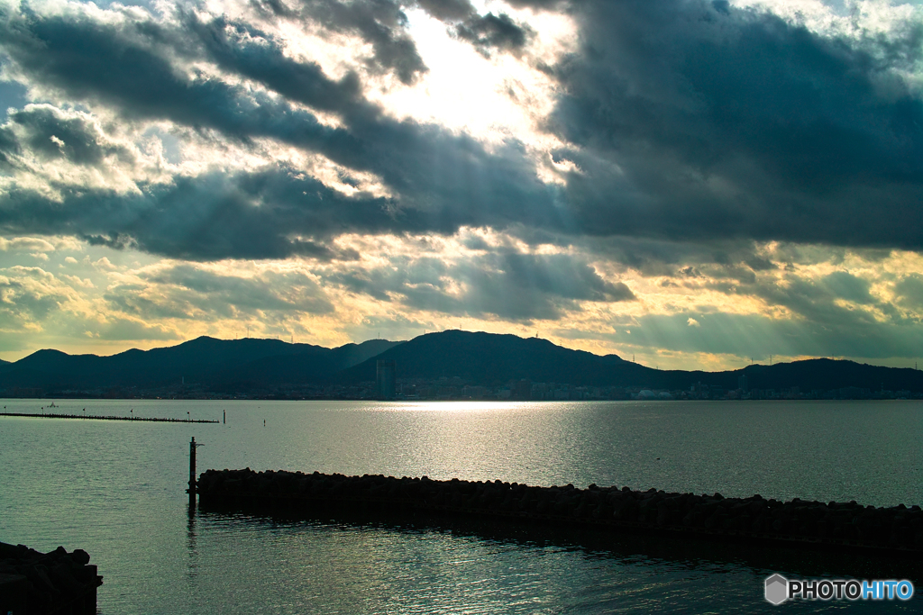 琵琶湖光芒