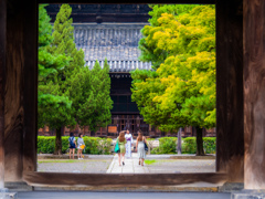 建仁寺三門からのビュー