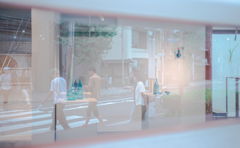ギャラリー或いは道を行く人