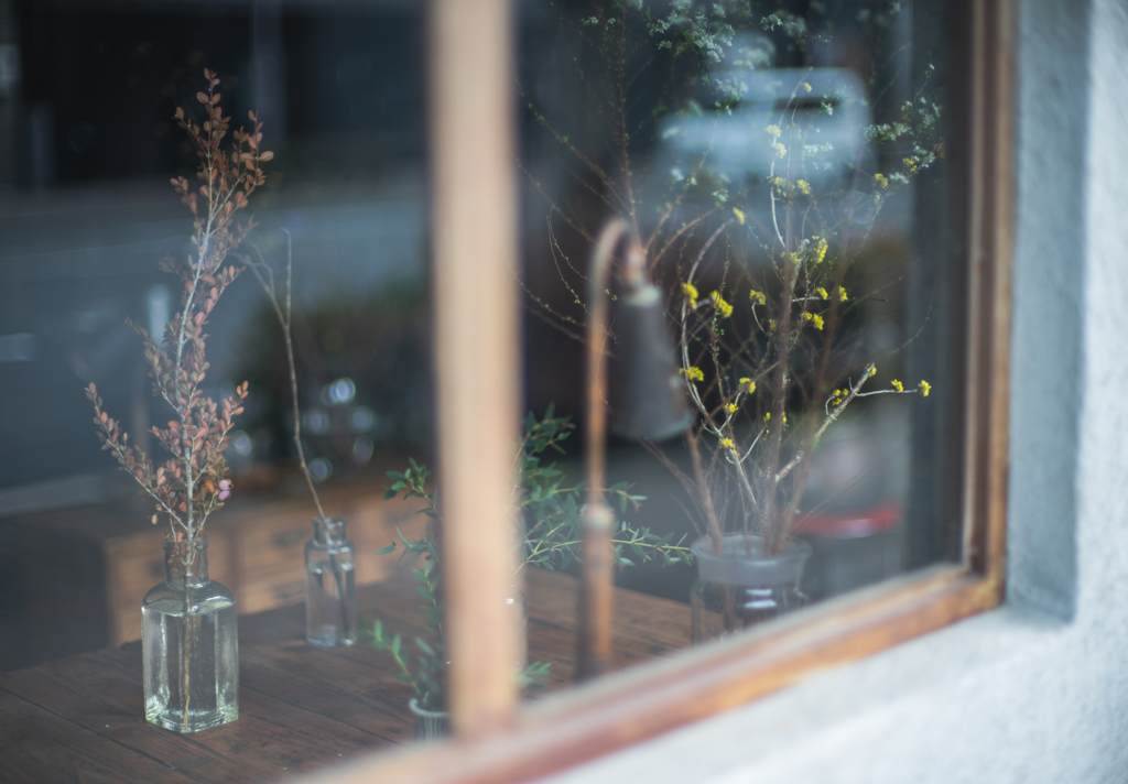 窓際のお洒落花瓶