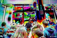 踊る人を見る人達