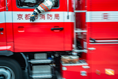 火事の現場に向かうHERO