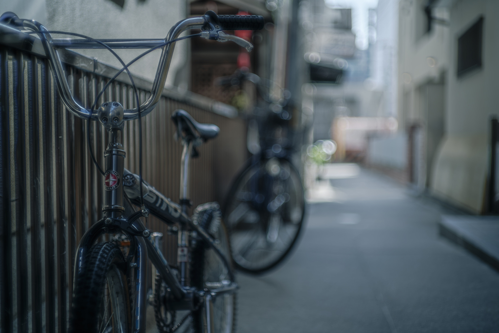 路地裏チャリ