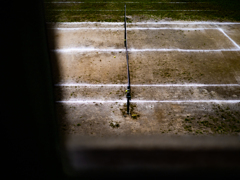 校庭はテニスコートに