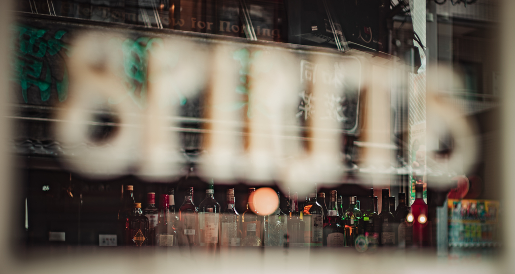 BARは昼間は閉まってる