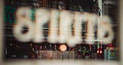 BARは昼間は閉まってる