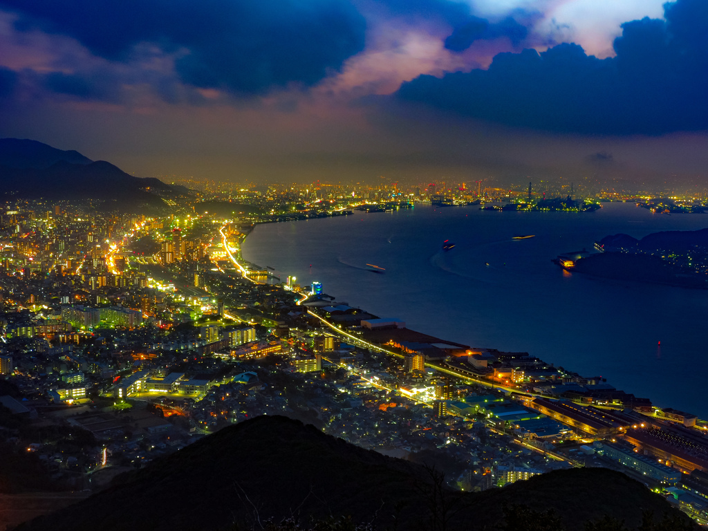 風頭岩峰から関門海峡の夜景