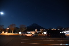 オリオン座と満月と富士山