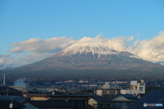 今日こそはダブルパール富士を撮るぞ。新富士駅着1分前