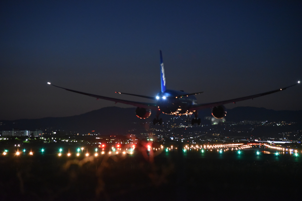 夜の伊丹空港